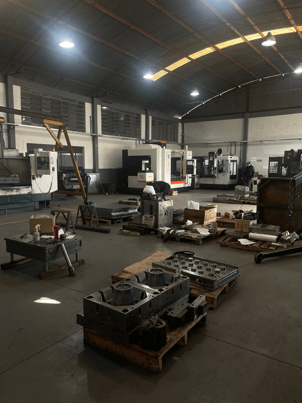 Molding Usinagens - Ferramentaria de Precisão